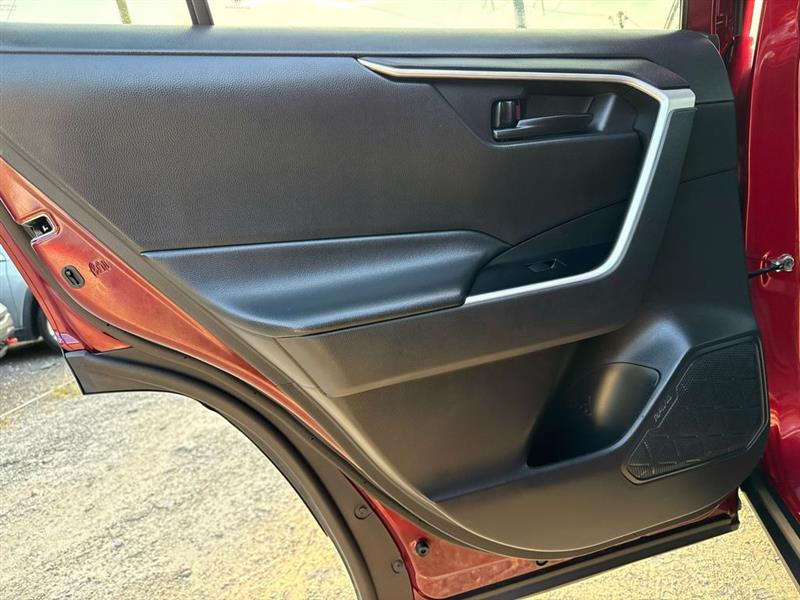 Toyota RAV4 LE 4D SUV FWD 2021