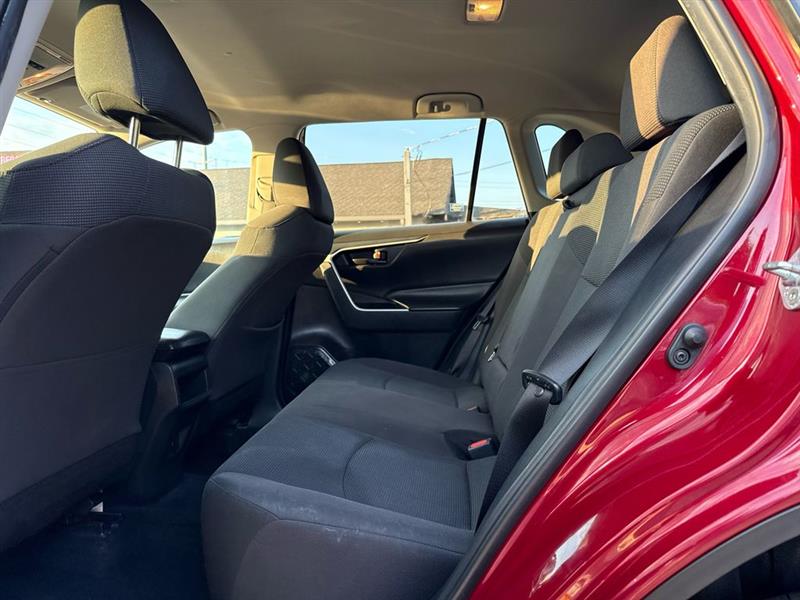 Toyota RAV4 LE 4D SUV FWD 2021