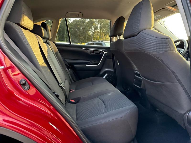 Toyota RAV4 LE 4D SUV FWD 2021