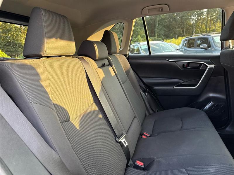 Toyota RAV4 LE 4D SUV FWD 2021