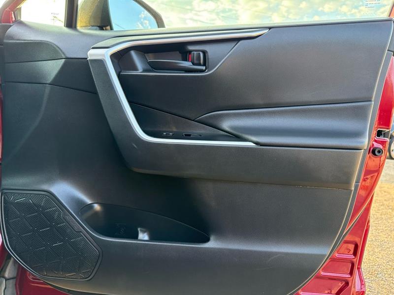 Toyota RAV4 LE 4D SUV FWD 2021