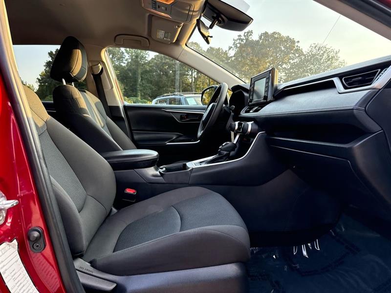 Toyota RAV4 LE 4D SUV FWD 2021