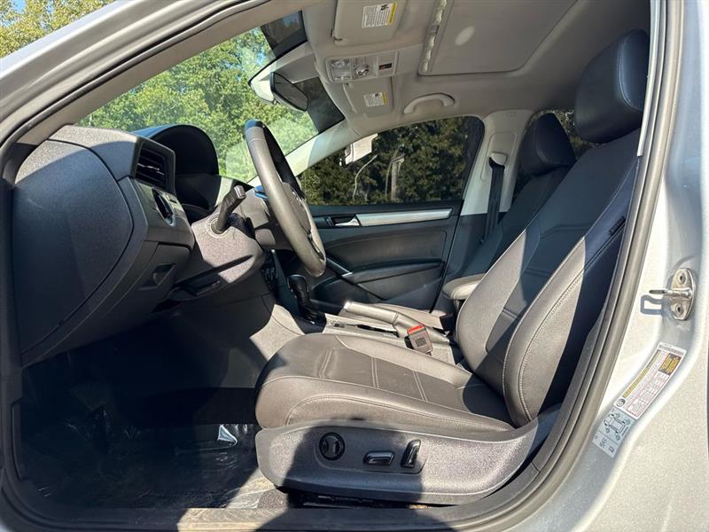 Volkswagen Passat 2.0T SE Auto 2021