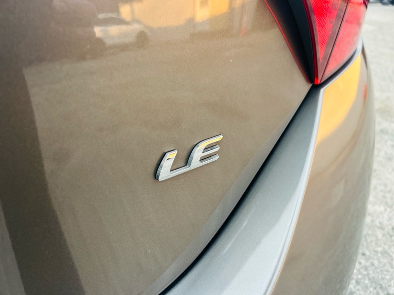 Toyota Corolla 4dr Sdn Auto LE (Natl) 2018