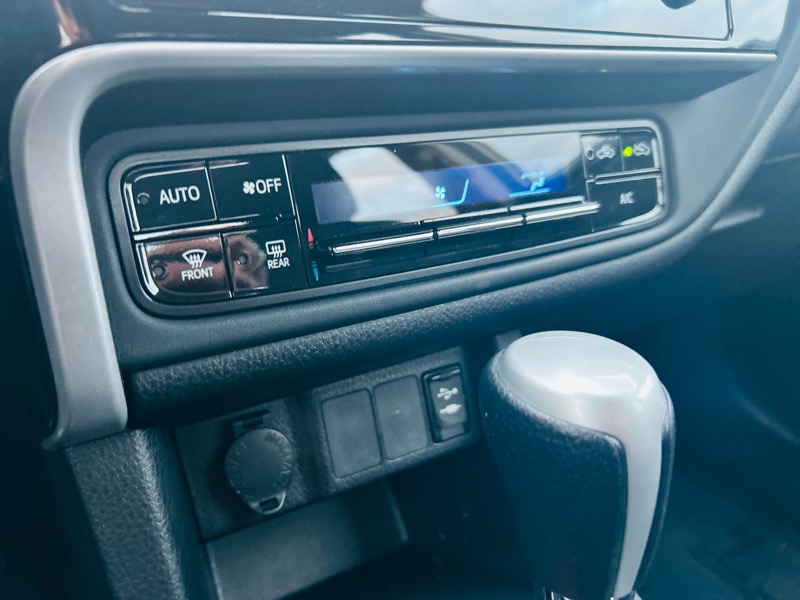 Toyota Corolla 4dr Sdn Auto LE (Natl) 2018