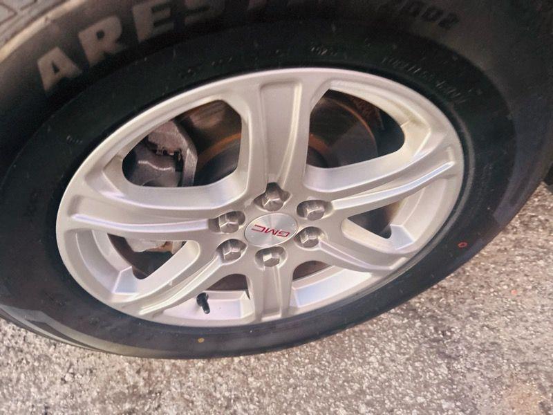 GMC Acadia FWD 4dr SLE w/SLE-1 2017