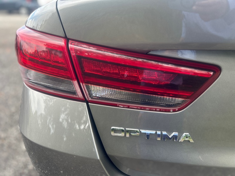 2017 Kia Optima Turbo photo 19