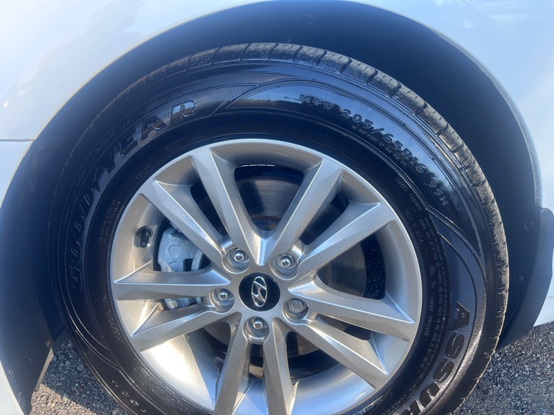 Hyundai Sonata 4dr Sdn 2.4L SE 2016 Hyundai Sonata 4dr Sdn 2.4L SE 2016