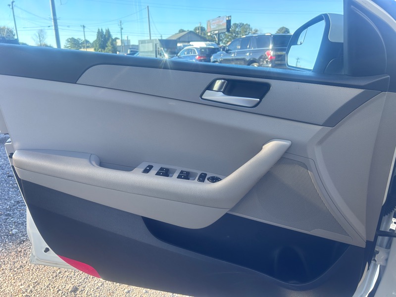 Hyundai Sonata 4dr Sdn 2.4L SE 2016 Hyundai Sonata 4dr Sdn 2.4L SE 2016