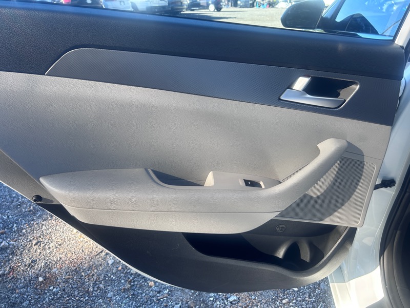 Hyundai Sonata 4dr Sdn 2.4L SE 2016 Hyundai Sonata 4dr Sdn 2.4L SE 2016