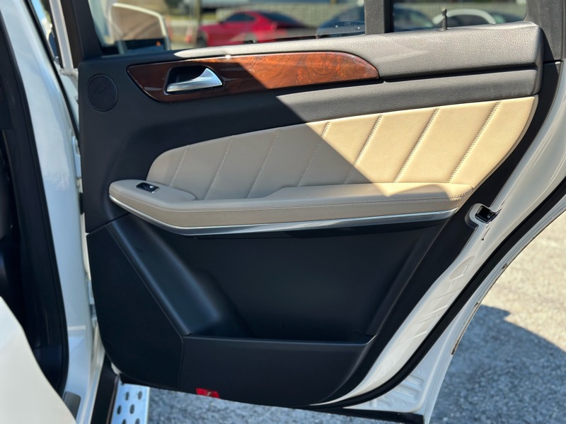 Mercedes-Benz GL-Class 4MATIC 4dr GL 450 2013 Mercedes-Benz GL-Class 4MATIC 4dr GL 450 2013