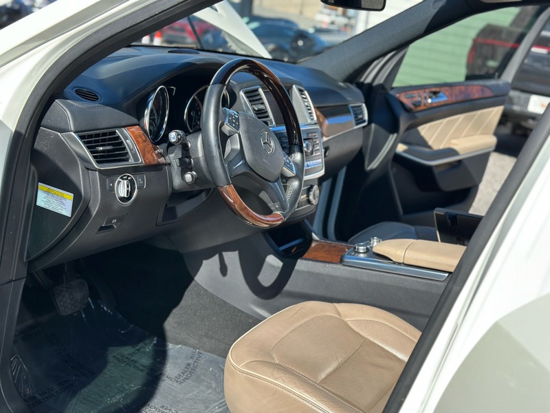 Mercedes-Benz GL-Class 4MATIC 4dr GL 450 2013 Mercedes-Benz GL-Class 4MATIC 4dr GL 450 2013