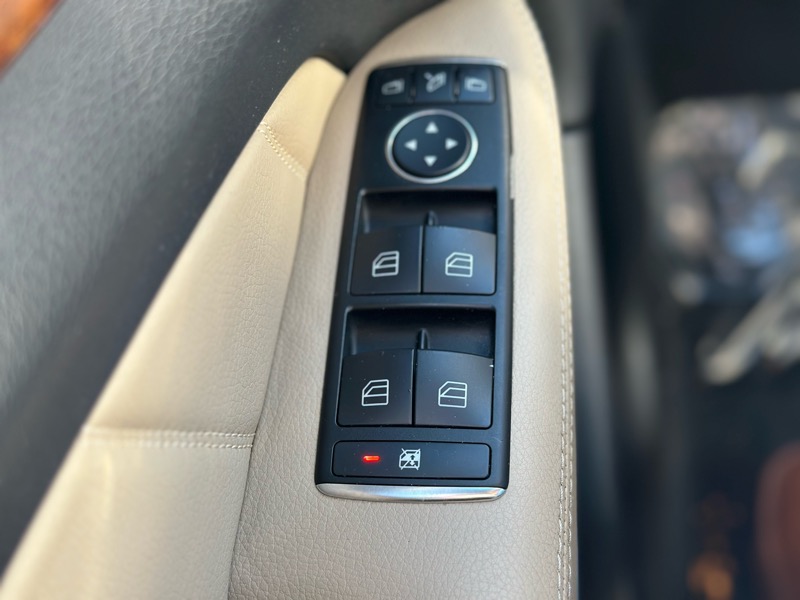 Mercedes-Benz GL-Class 4MATIC 4dr GL 450 2013 Mercedes-Benz GL-Class 4MATIC 4dr GL 450 2013