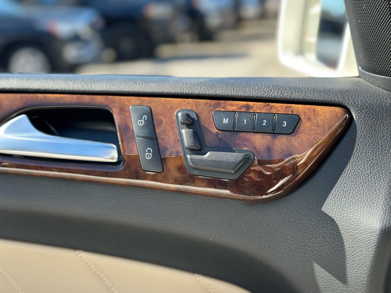 Mercedes-Benz GL-Class 4MATIC 4dr GL 450 2013 Mercedes-Benz GL-Class 4MATIC 4dr GL 450 2013