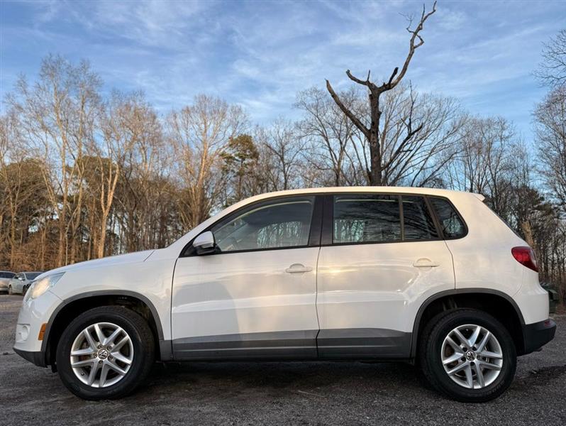 Volkswagen Tiguan 2WD 4dr SE 2011