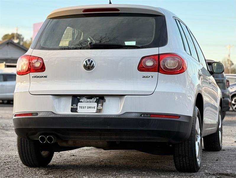 Volkswagen Tiguan 2WD 4dr SE 2011