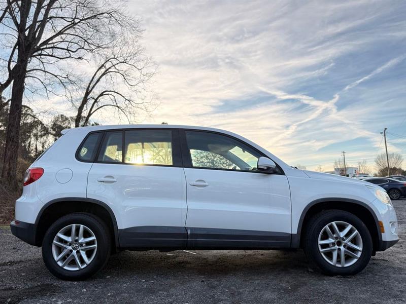 Volkswagen Tiguan 2WD 4dr SE 2011
