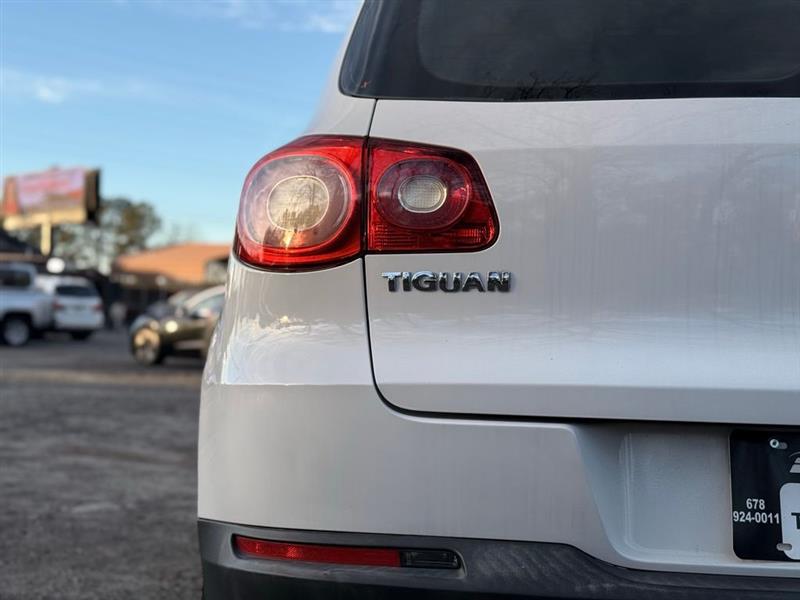 Volkswagen Tiguan 2WD 4dr SE 2011
