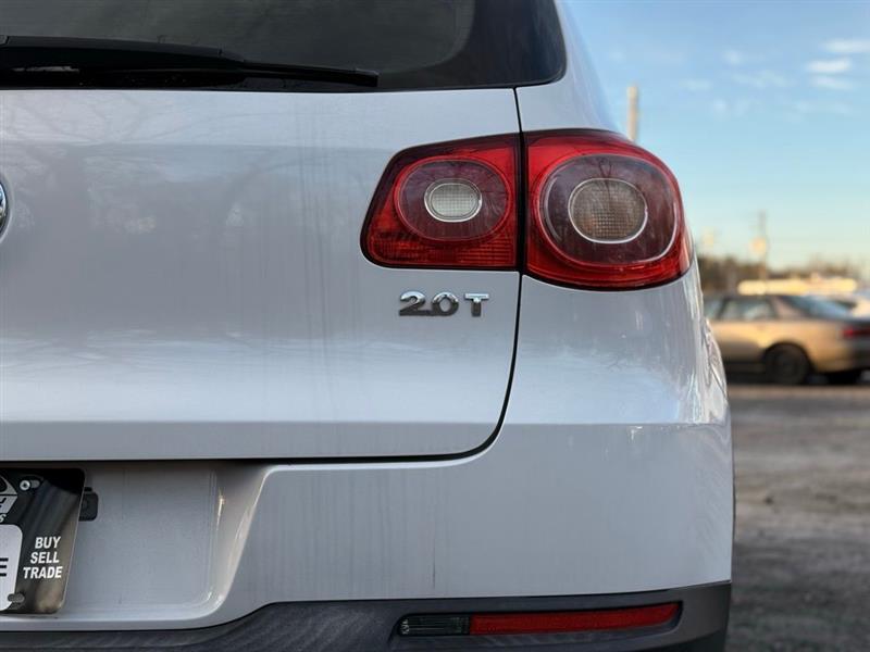 Volkswagen Tiguan 2WD 4dr SE 2011