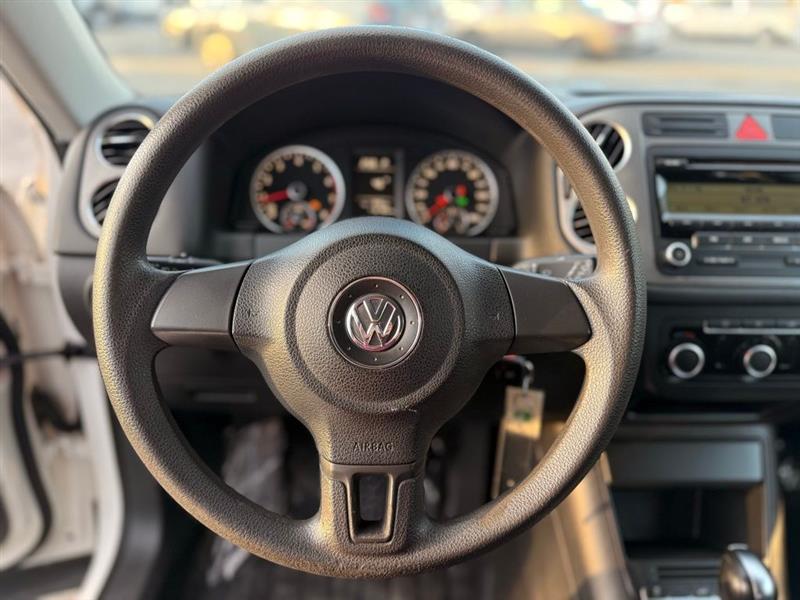 Volkswagen Tiguan 2WD 4dr SE 2011