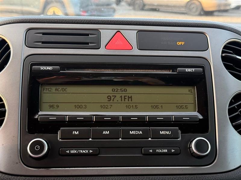 Volkswagen Tiguan 2WD 4dr SE 2011