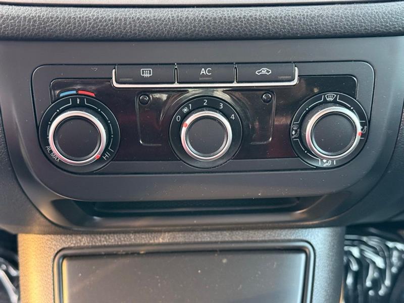 Volkswagen Tiguan 2WD 4dr SE 2011