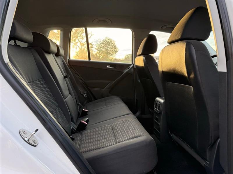 Volkswagen Tiguan 2WD 4dr SE 2011
