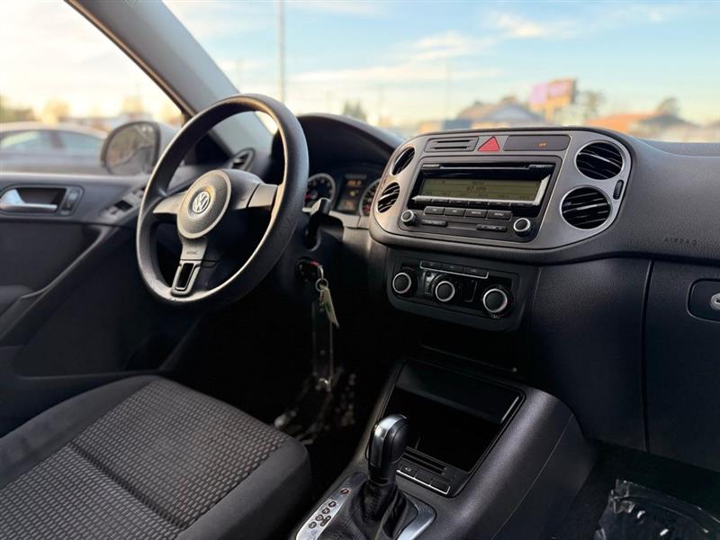 Volkswagen Tiguan 2WD 4dr SE 2011