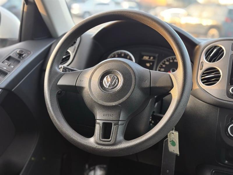 Volkswagen Tiguan 2WD 4dr SE 2011