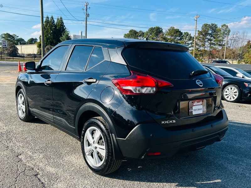 2020 Nissan Kicks S photo 2