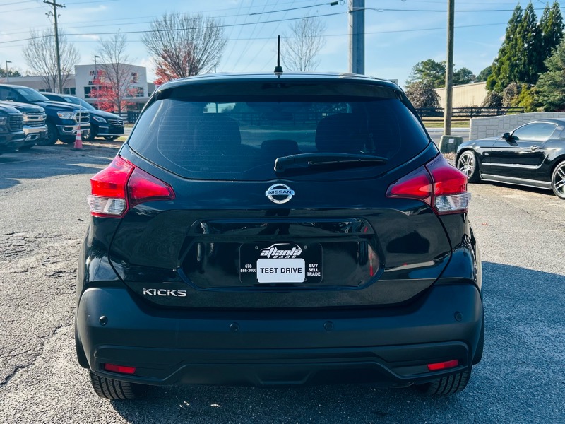 2020 Nissan Kicks S photo 3