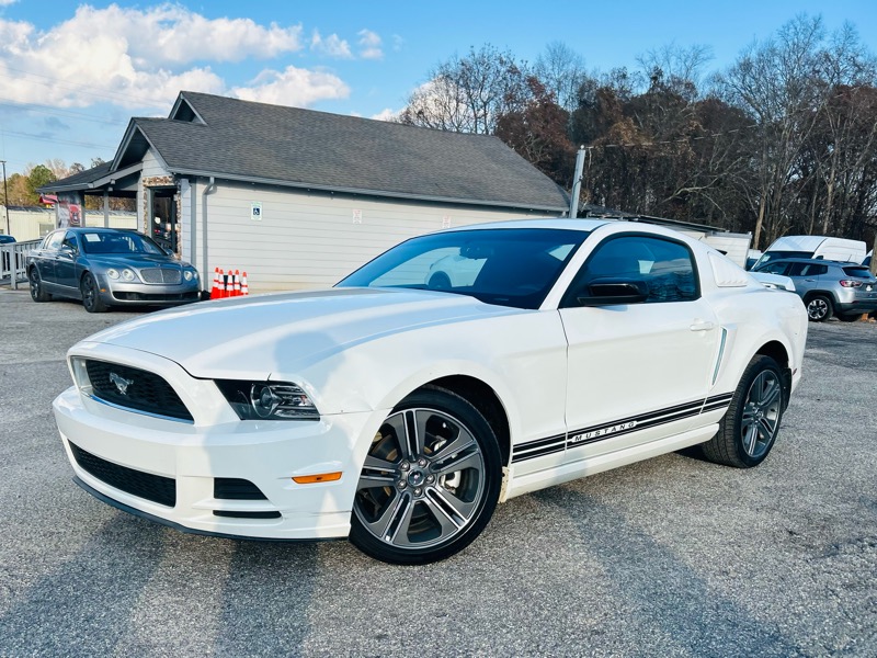 2013 Ford Mustang V6 photo 2