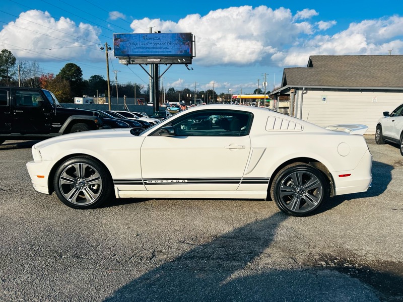 2013 Ford Mustang V6 photo 3