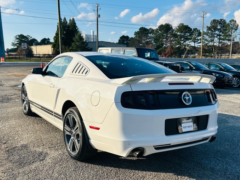 2013 Ford Mustang V6 photo 4