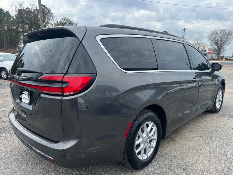 2022 Chrysler Pacifica Touring L photo 3