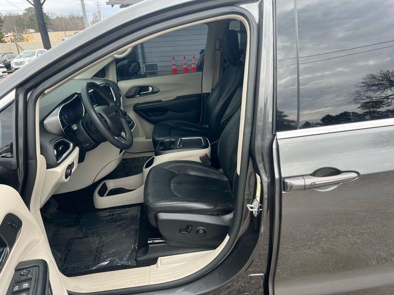 Chrysler Pacifica Touring L FWD 2022