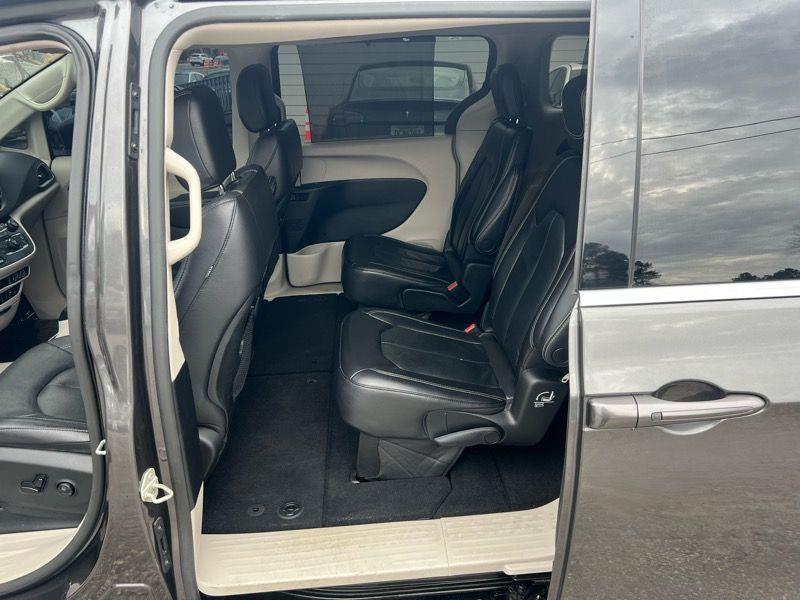 Chrysler Pacifica Touring L FWD 2022