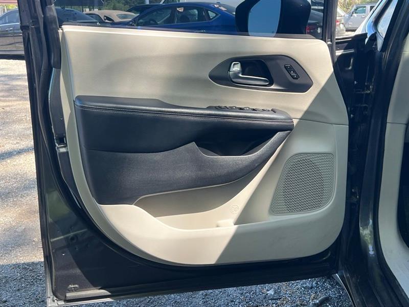 Chrysler Pacifica Touring L FWD 2022