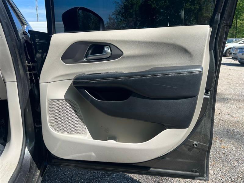 Chrysler Pacifica Touring L FWD 2022