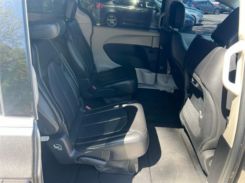 Chrysler Pacifica Touring L FWD 2022