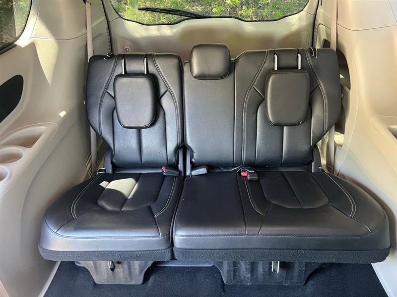 Chrysler Pacifica Touring L FWD 2022