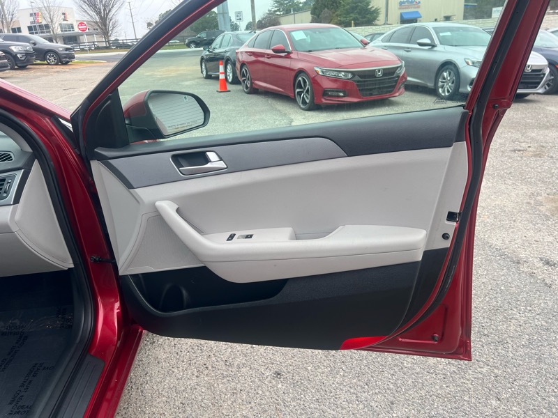 Hyundai Sonata 4dr Sdn 2.4L SE 2016