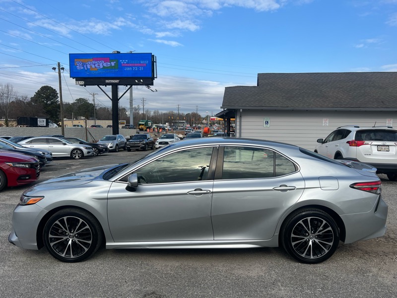 Toyota Camry SE Auto (Natl) 2018