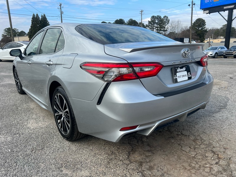 Toyota Camry SE Auto (Natl) 2018