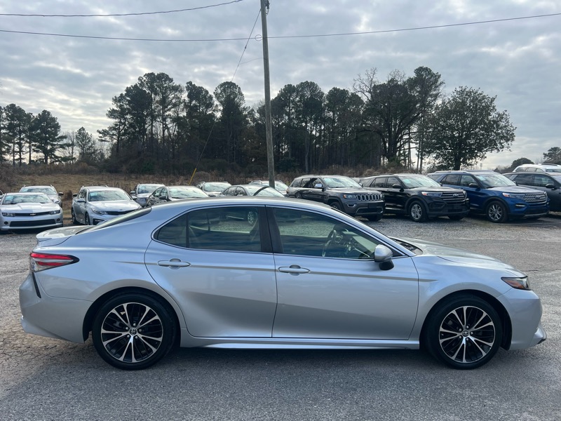 Toyota Camry SE Auto (Natl) 2018