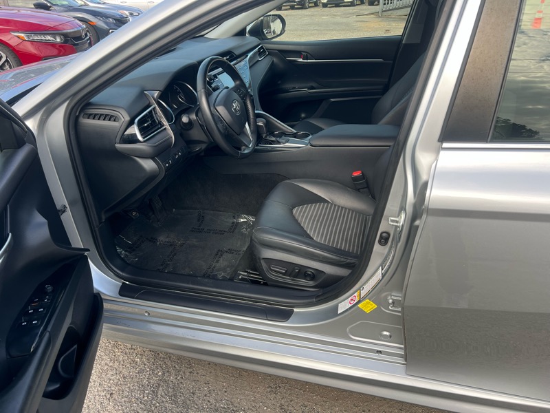 Toyota Camry SE Auto (Natl) 2018