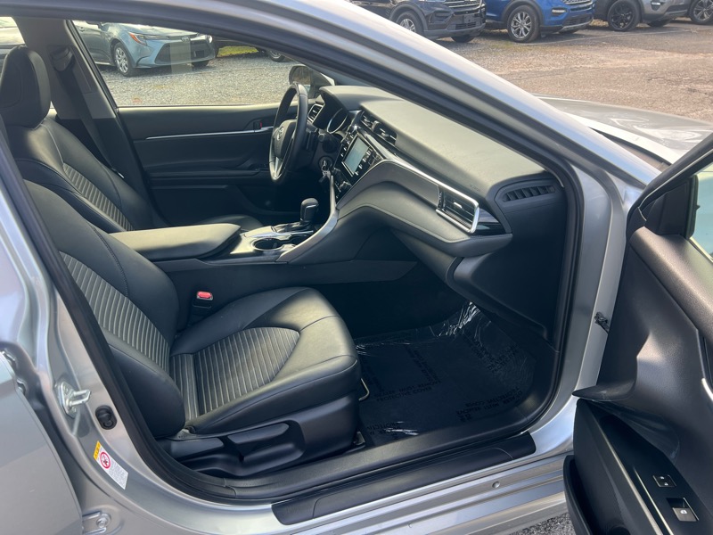 Toyota Camry SE Auto (Natl) 2018