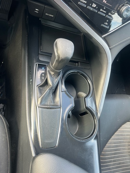 Toyota Camry SE Auto (Natl) 2018