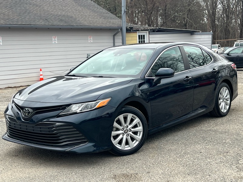 Toyota Camry LE Auto (Natl) 2020