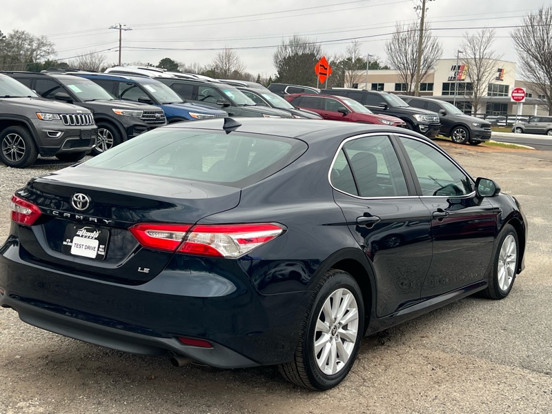 Toyota Camry LE Auto (Natl) 2020